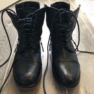 Kenneth Cole Reaction Men’s “Hitmen” Size 7M